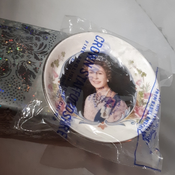 👑SEALED QUEEN ELIZABETH COMMEMORATIVE PLAT - Picture 6 of 6